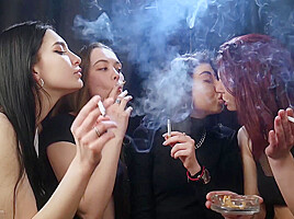 Smoking kisses party with 4 girls...