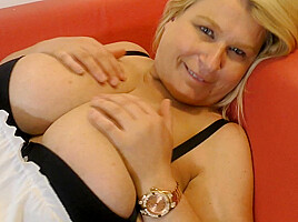 Huge breasted british lady couch maturenl...