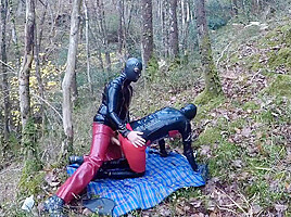 Amateur masked latex rubber doll couple...