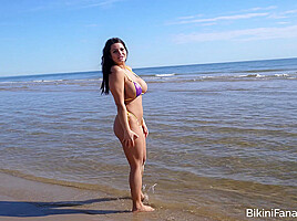 Busty bikini model loves the beach