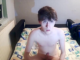 Straight twink cum off while watching...