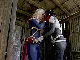 Captain marvel makes her self squirt...