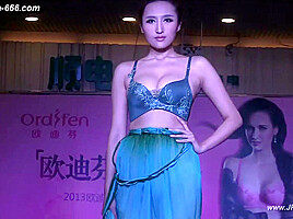 Chinese model lingerie show 4...