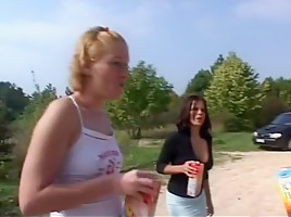 4 sexy girls piss contest outdoors...