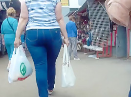 Touch big booty milf in jeans