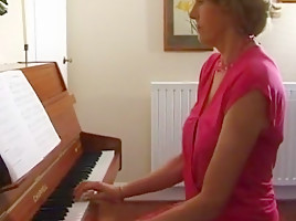 Sexy british granny uma playing piano...