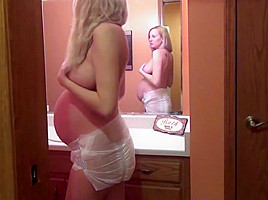 Blowjob from a sexy pregnant babe...