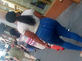 Black chick in bubble booty blue jeans