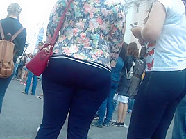 Big butt milf in jeans 2