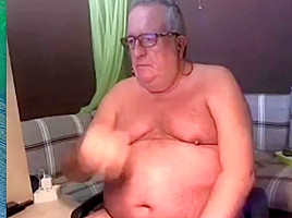 Sexy grandpa show his body no...