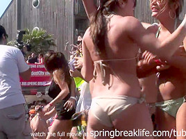 Springbreaklife video bikini dance party...