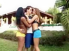 Hot outdoor threesome...
