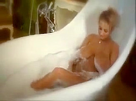 Bouncy bathtub boobies...
