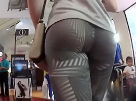 College girl pawg at the mall...