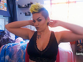 Booty Chick Saintly Nix With Cropped Hair Records Video...