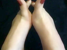 Sexy flexible teen feet toe scrunching...