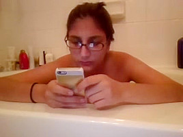 Nerdy Brunette Talks On The Phone While Naked In The Bathtu...