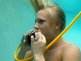 Renna and britney dildo session underwater...
