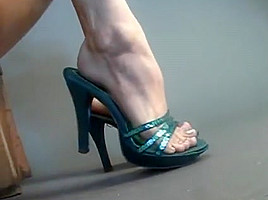 Sexy Green Mules On Sexy Veiny Feet Show...