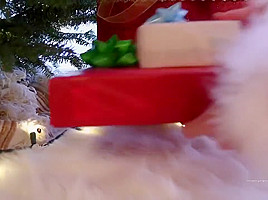 Riley Reid- Santas Little Helper (ReidMyLips)