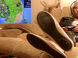 Playing fortnite and showing and shoes...