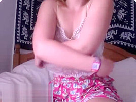 Hottie gets omegle with big pink...