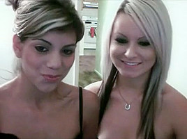 Two lesbian teens on webcam...