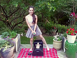 Teen try her sybian outdoor and...