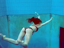 Bouncy booty underwater Katrin