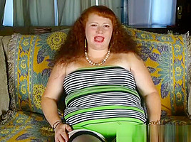 Super sexy chubby redhead loves to...