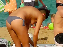 Beach Voyeur Topless Amateur Close-Up Video