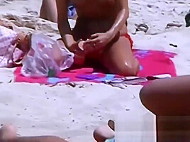 Milf nackt heimlich gefilmt am strand...