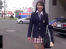 Young japanese girl get public toilet...