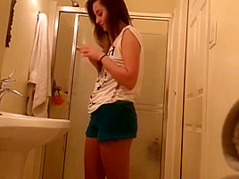 Spying my new girlfriend taking shower...