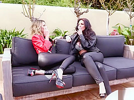 Lesbian in Leather leggings 1