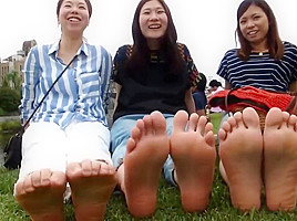 Chinese girls perfect feet wiggling...
