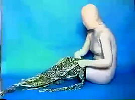 How To Wear A Back Zippered Zentai...