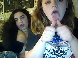 Omegle Two Friends Showing Tits And Ass...