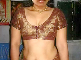 Indian aunty hot boobs...