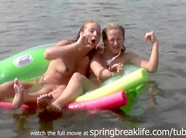 Springbreaklife video girls on a boat...