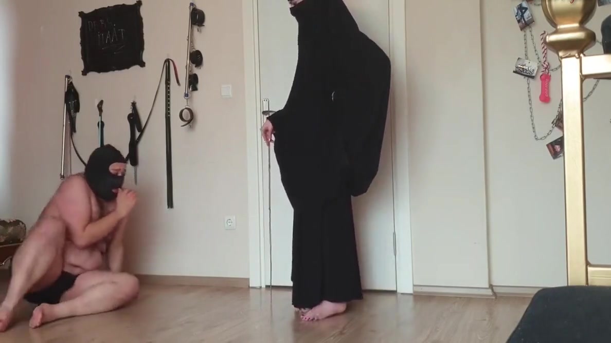 Muslim Mistress Canes Fat Slave Porn Video HotMovs pic