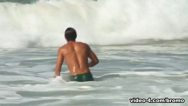 Henrique Neves & Renato Moraes in Sex In The Shower Scene 4 - Bromo