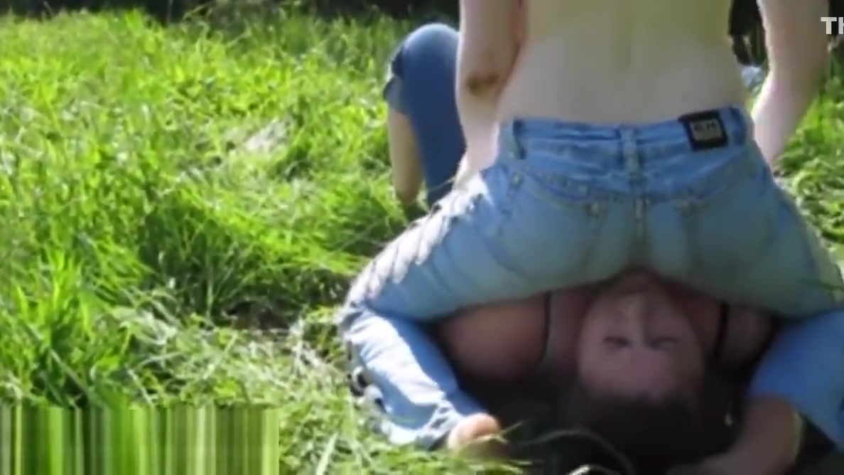 Field fight – Real Girls Fighting Facesitting Outdoor